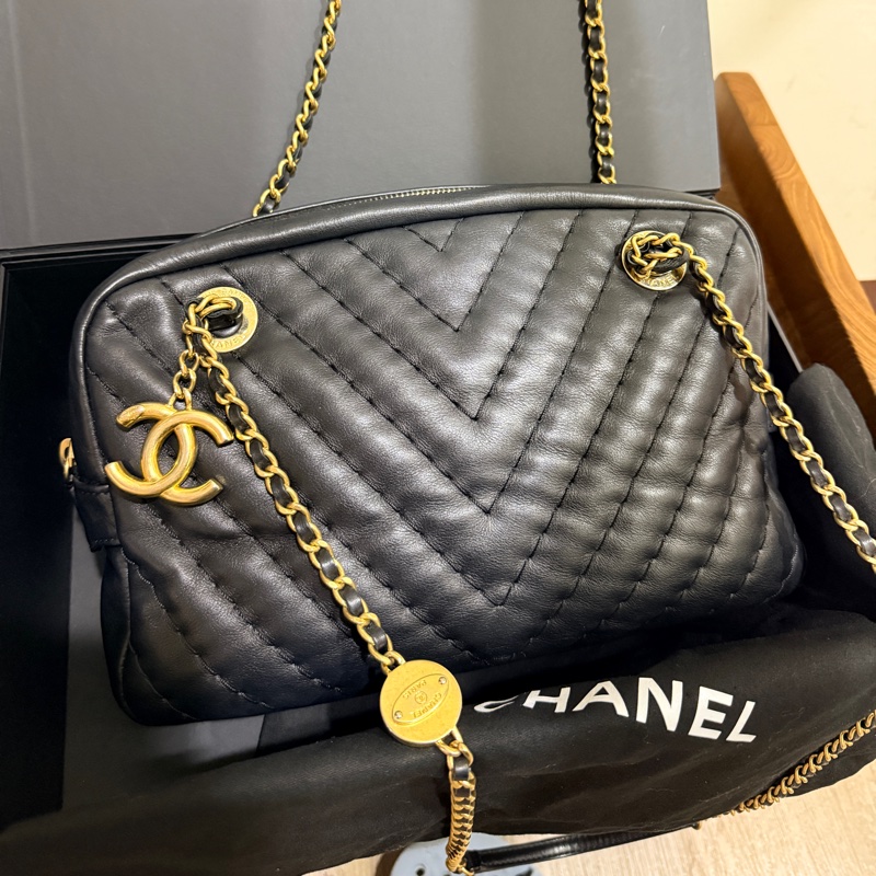 95新🏅CHANEL 香奈兒 黑色 耐用牛皮 皮穿鏈斜背包 內裡拉鍊膠膜還在✨-2