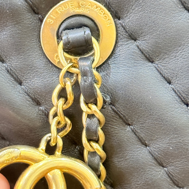 95新🏅CHANEL 香奈兒 黑色 耐用牛皮 皮穿鏈斜背包 內裡拉鍊膠膜還在✨-18