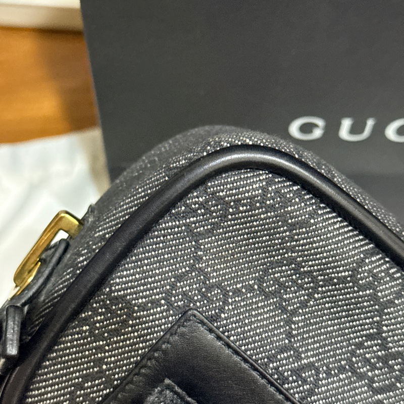 95新🏅正櫃款Gucci灰黑色 老花 可當胸口包 肩背包 腋下包-21