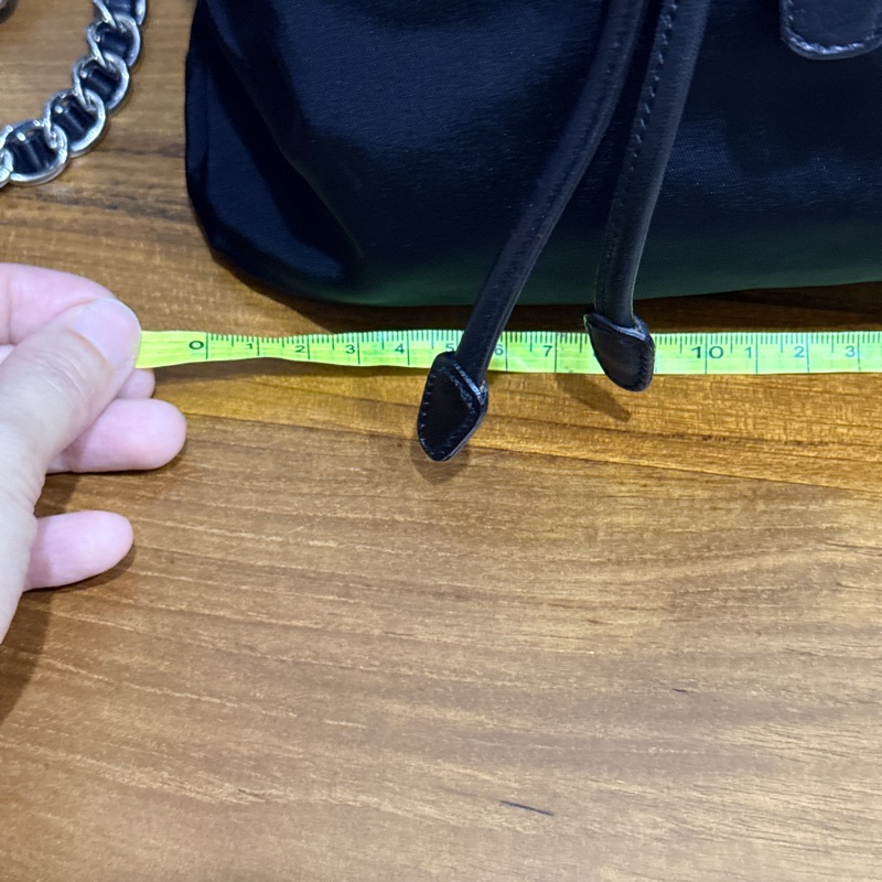 9新🏅櫃上六萬 好揹 好看 好輕的PRADA經典黑色尼龍後背包 小號 牛皮拚皮穿鏈-4