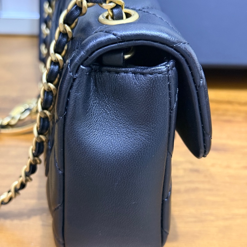 99新🏅未使用品✨晶片款💫超美千金風 香奈兒黑金CF 愛心墜飾 翻蓋口蓋包-17