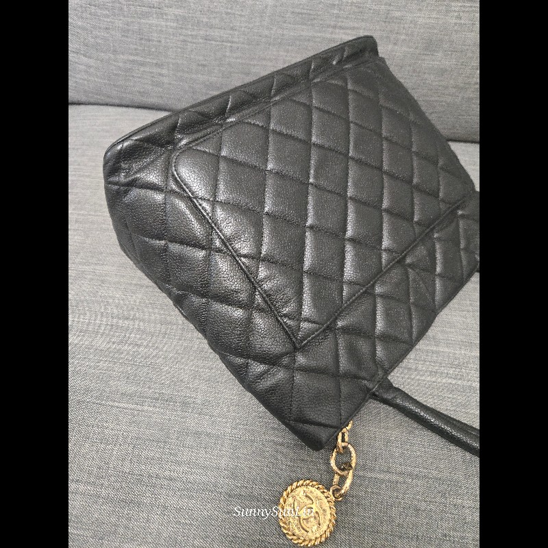 Chanel 香奈兒 復古大雙C金幣吊飾 希爾頓包 黑色荔枝紋牛皮托特包/肩背包-14