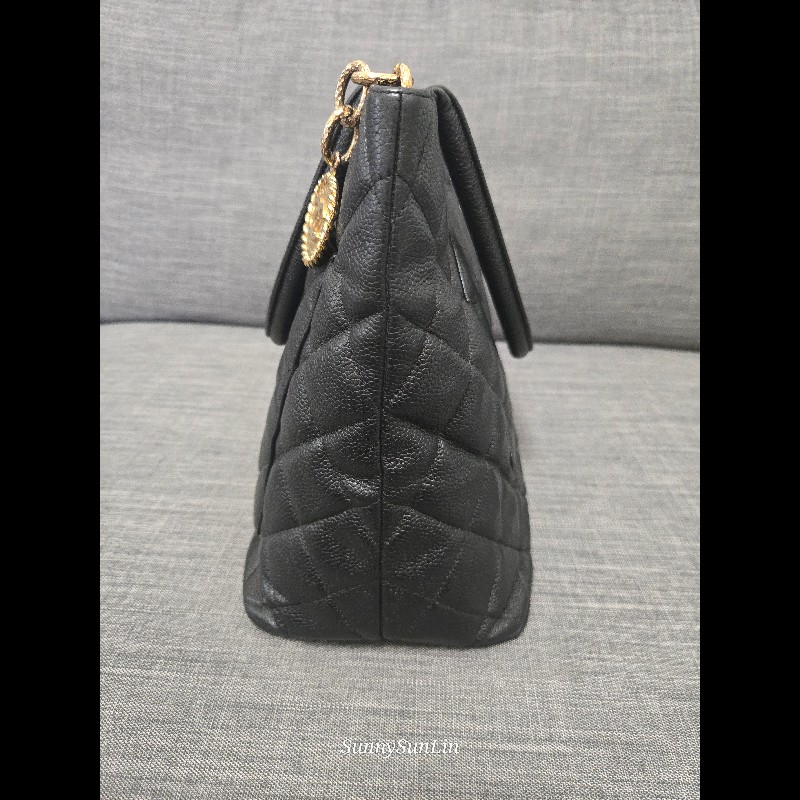 Chanel 香奈兒 復古大雙C金幣吊飾 希爾頓包 黑色荔枝紋牛皮托特包/肩背包-21