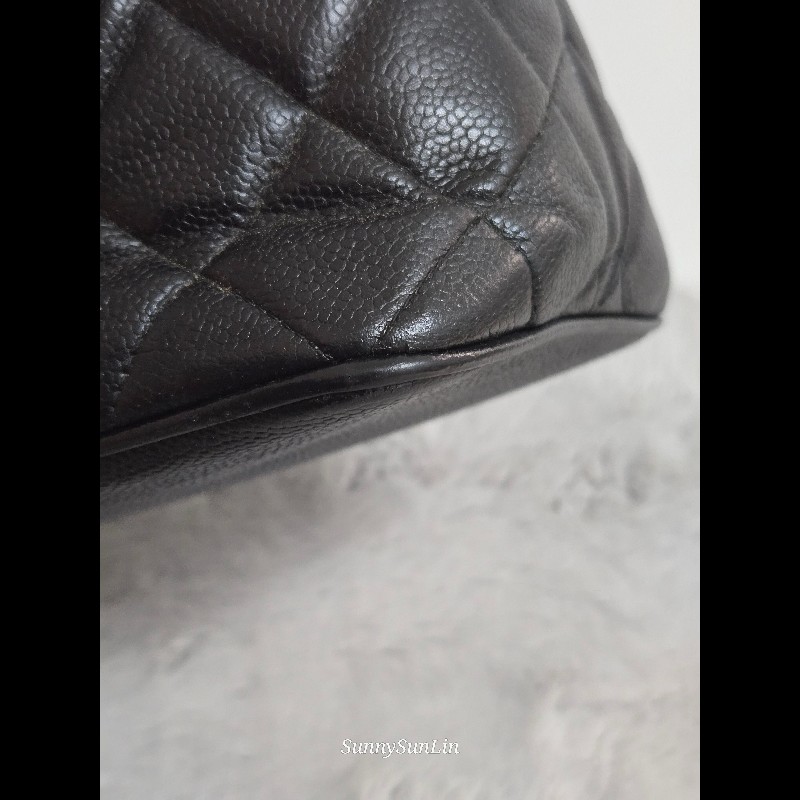 Chanel 香奈兒 復古大雙C金幣吊飾 希爾頓包 黑色荔枝紋牛皮托特包/肩背包-26
