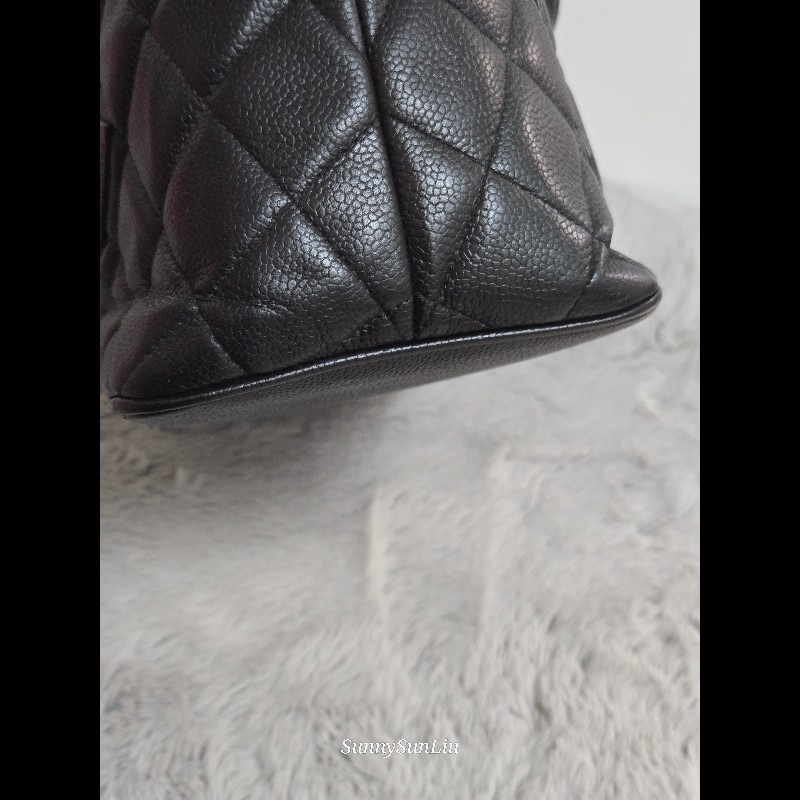 Chanel 香奈兒 復古大雙C金幣吊飾 希爾頓包 黑色荔枝紋牛皮托特包/肩背包-27