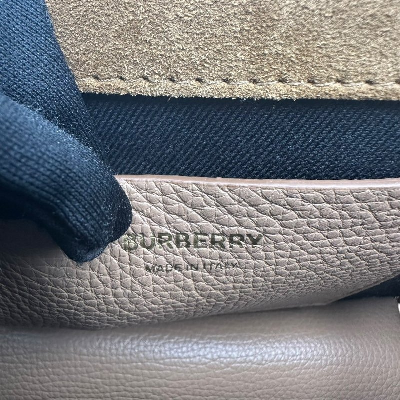 【美收精品】BURBERRY  茶色格紋肩背包 C-557【隔月月中將轉賣至日本 上架期限30天】-7