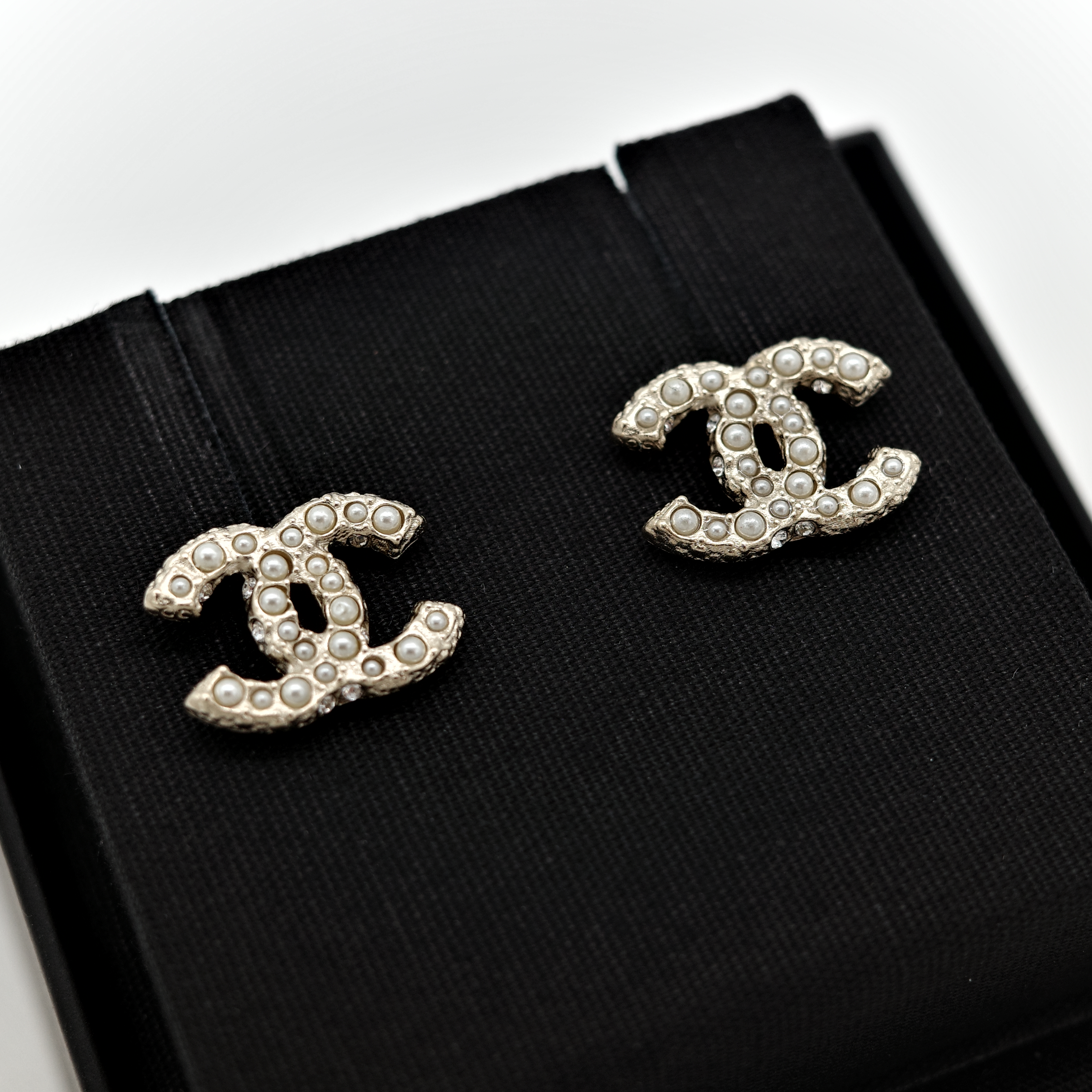 Chanel香奈兒 CC Logo珍珠 耳釘 耳環-1