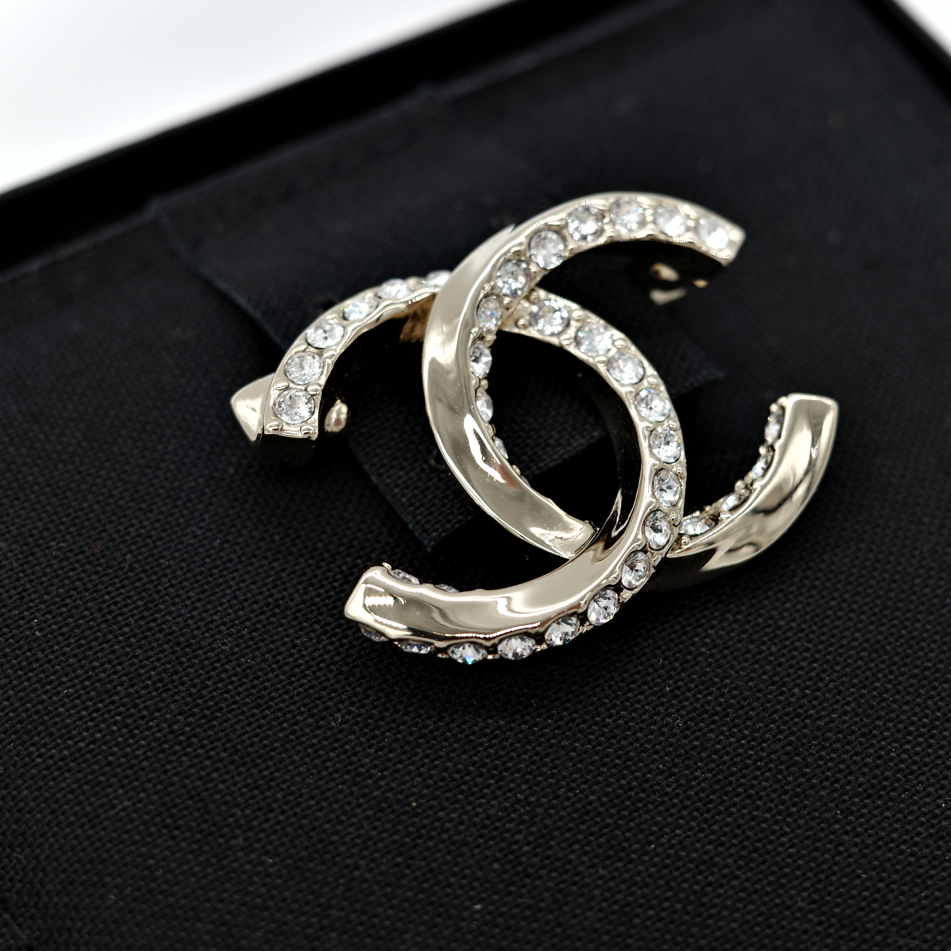 Chanel香奈兒 CC Logo 胸針-1