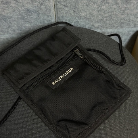 BALENCIAGA 尼龍小包