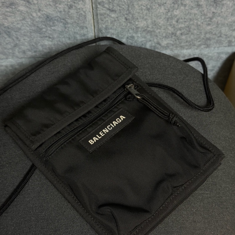 BALENCIAGA 尼龍小包-0