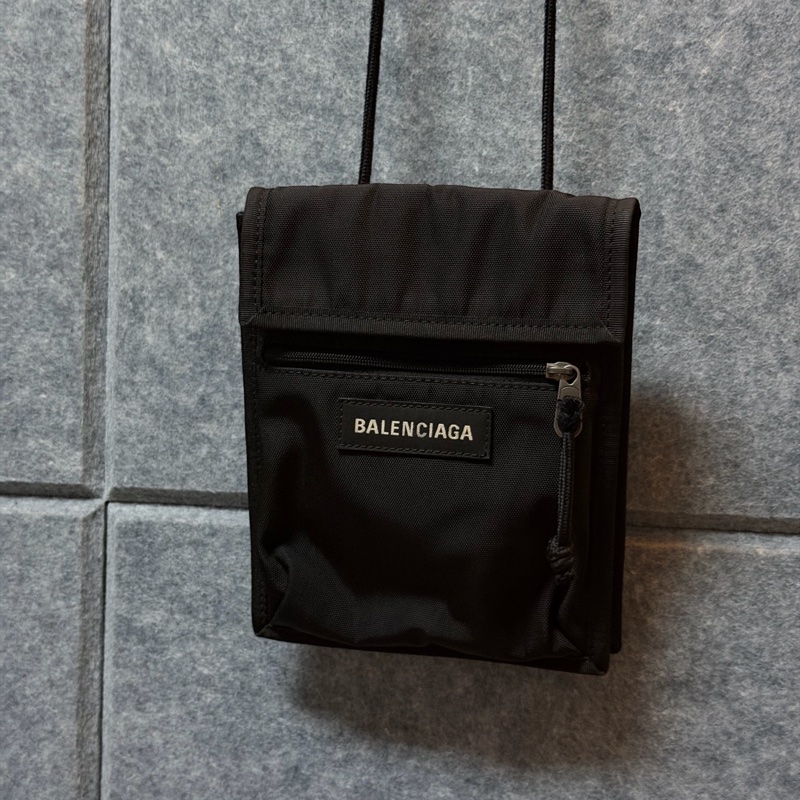 BALENCIAGA 尼龍小包-9