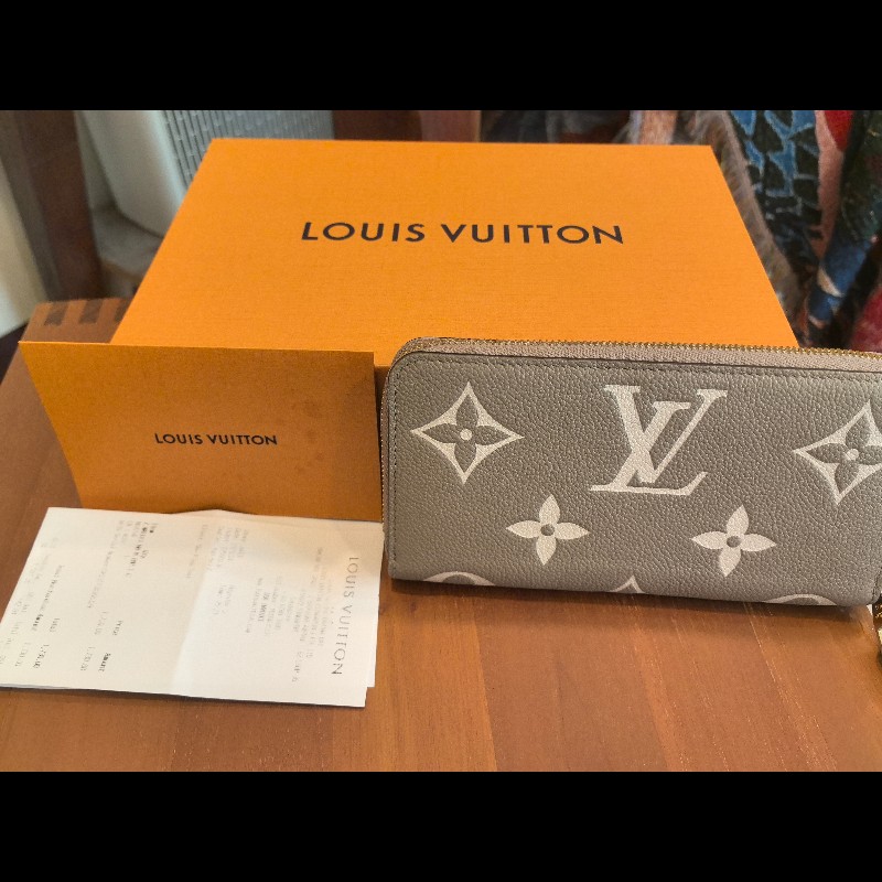 LOUIS VUITTON 路易威登 雙色壓印 經典老花拉鍊長夾 斑鳩灰 M69794-0