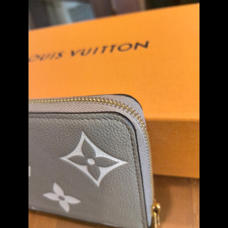 LOUIS VUITTON 路易威登 雙色壓印 經典老花拉鍊長夾 斑鳩灰 M69794-9