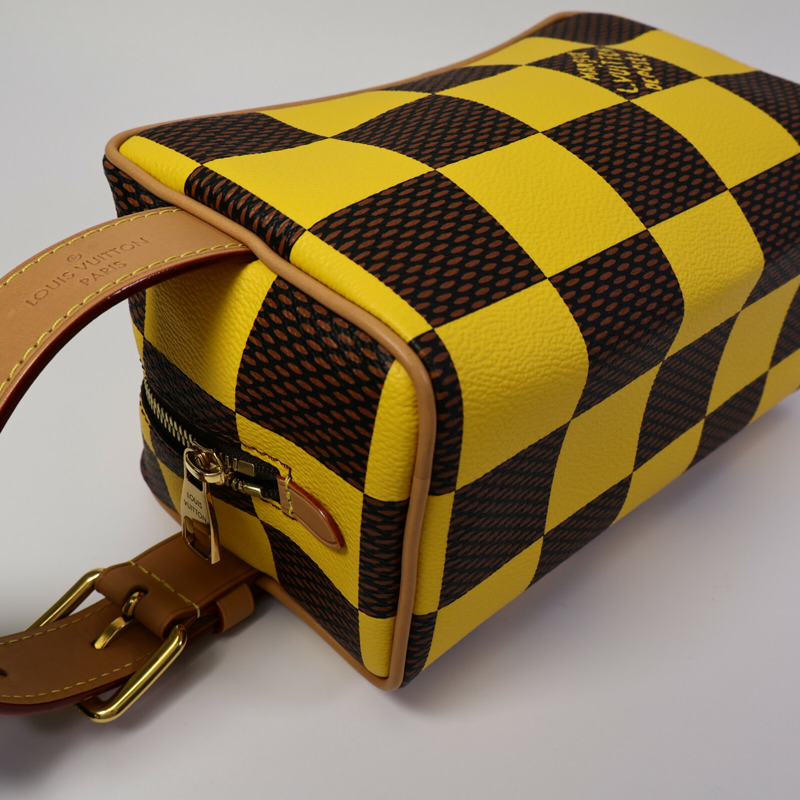 LOUIS VUITTON Damier Pop Locker Dopp Kit Toilet Pouch手拿包-11