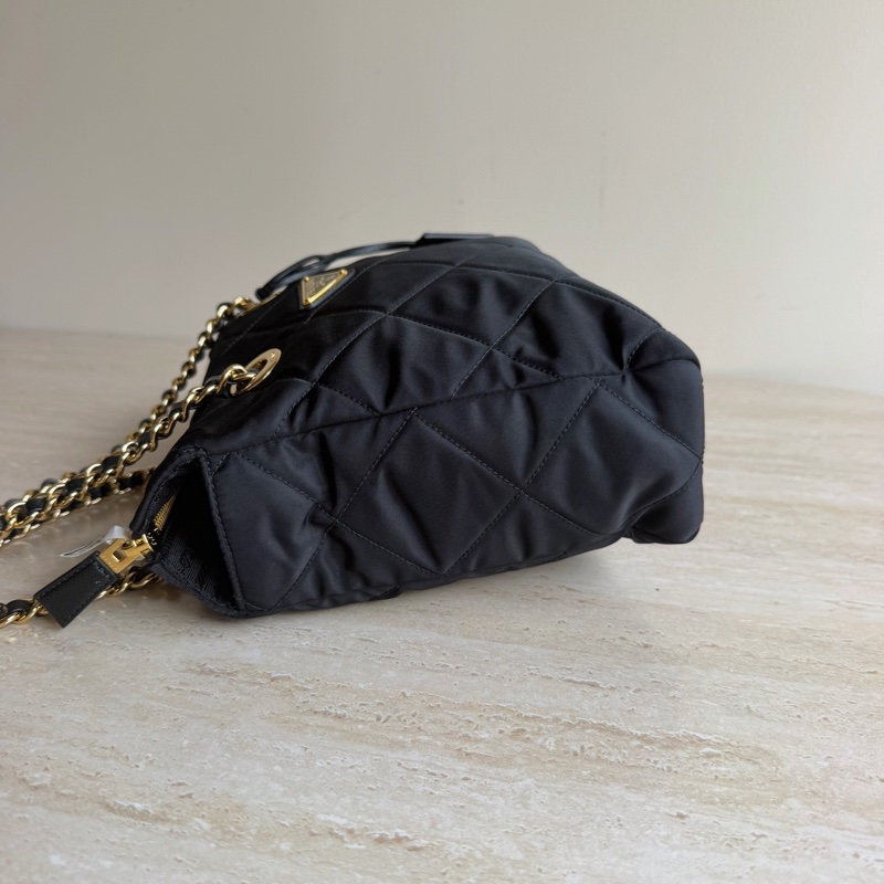 Prada普拉達黑金鍊條降落傘托特包 底長28cm-5