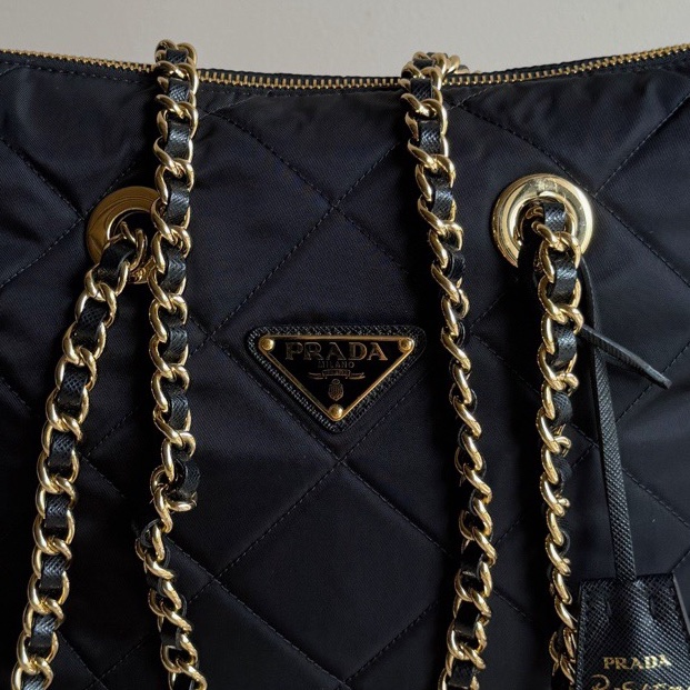 Prada普拉達黑金鍊條降落傘托特包 底長28cm-8