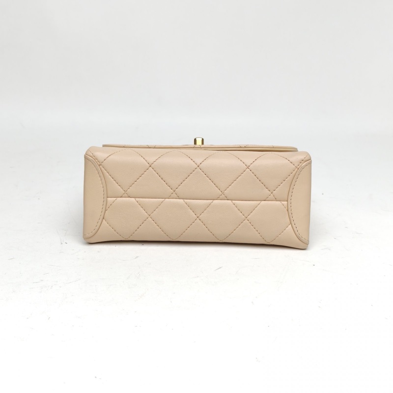 CHANEL 米色羊皮28開金扣19ATrendyCC口蓋包肩背包-3