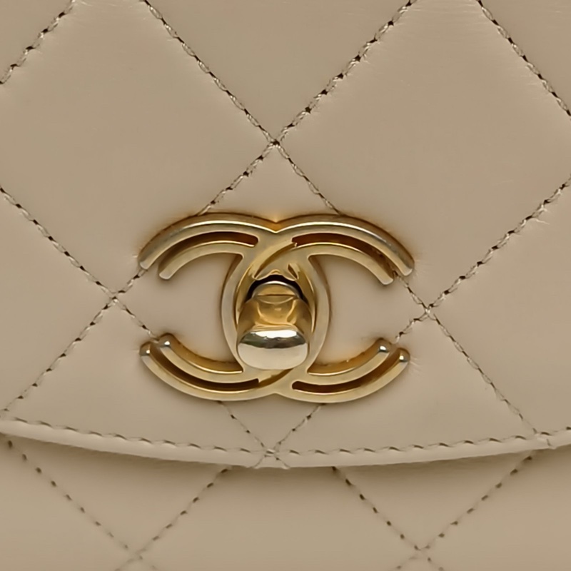 CHANEL 米色羊皮28開金扣19ATrendyCC口蓋包肩背包-4
