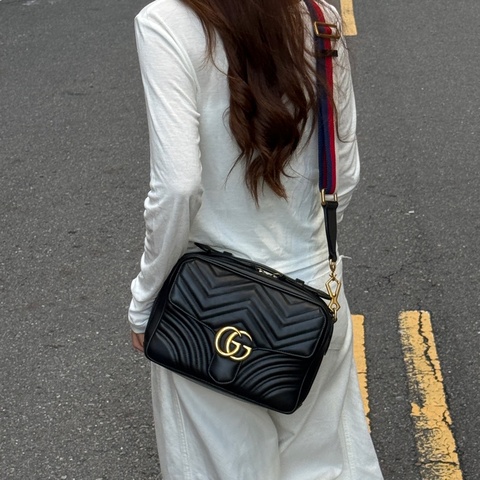 【超級新🆕】GUCCI Marmont 馬夢 經典相機包 斜背包（專櫃10.3萬）