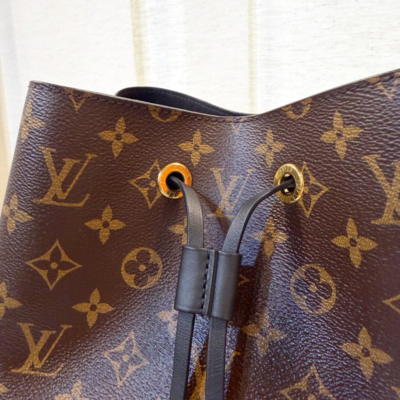 LV 原花黑牛皮Neo Noe束口肩斜背水桶包-1