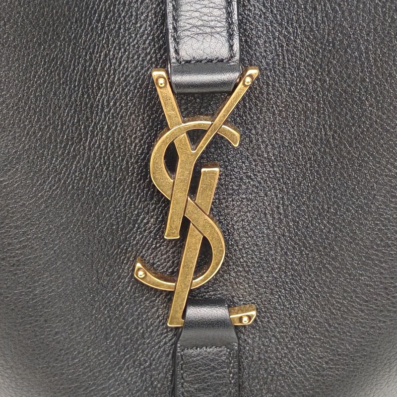 SAINT LAURENT LE5À7HOBO大號黑色牛皮金扣肩背包-4