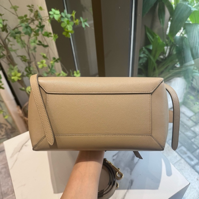 Celine賽琳 新款標奶茶色鯰魚包Belt micro  底長24-2