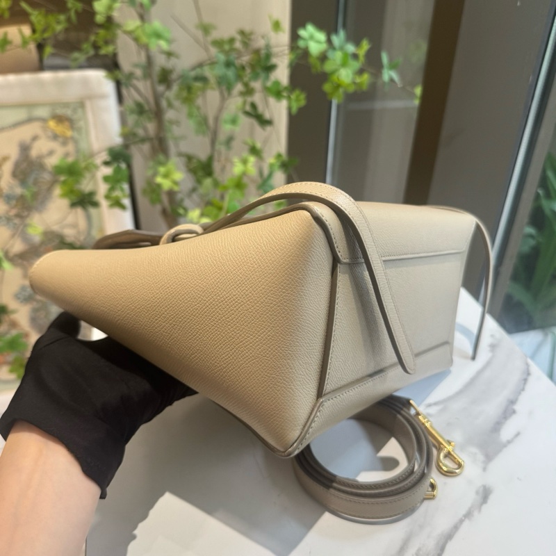 Celine賽琳 新款標奶茶色鯰魚包Belt micro  底長24-3