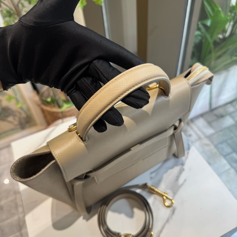 Celine賽琳 新款標奶茶色鯰魚包Belt micro  底長24-5