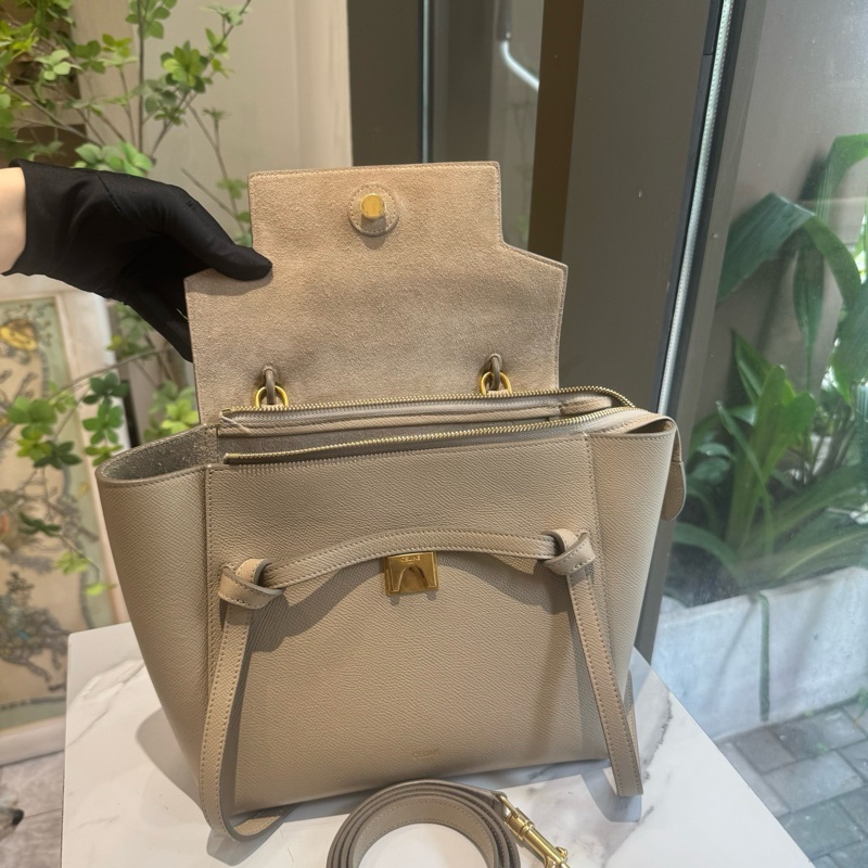 Celine賽琳 新款標奶茶色鯰魚包Belt micro  底長24-6