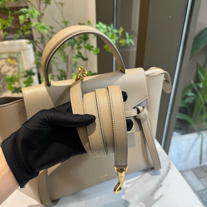 Celine賽琳 新款標奶茶色鯰魚包Belt micro  底長24-8