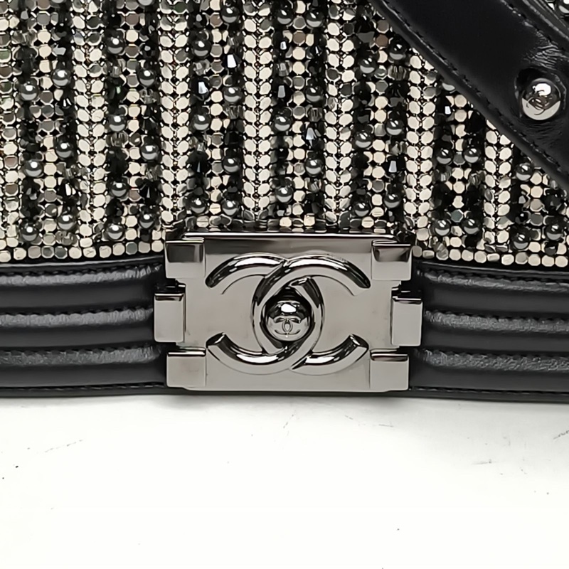 CHANEL Leboy黑色牛皮21開限量銀色細珠金屬亮片肩背包-4