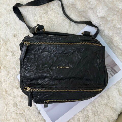 Givenchy Pandora 中號 黑色牛皮