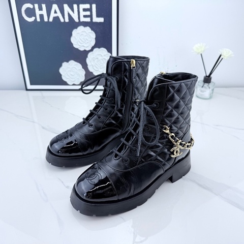 chanel香奈兒 黑金鍊條菱格紋短靴 35碼