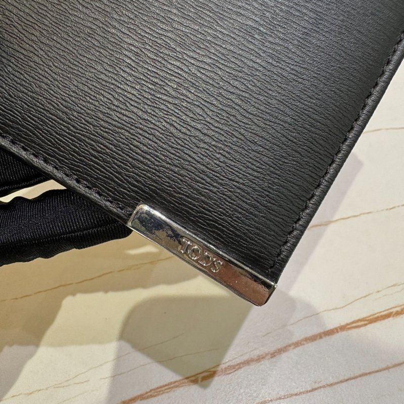 *SHIHNA名牌精品* TOD'S 金屬LOGO 波紋小牛皮 對開短夾-1