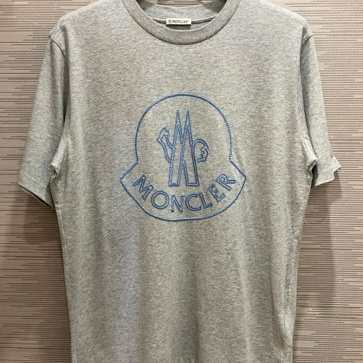 💎Han's house精品服飾💎moncler 刺繡 LOGO 短 T 男女共穿 現貨 S 原價10800-0