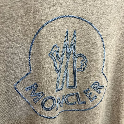 💎Han's house精品服飾💎moncler 刺繡 LOGO 短 T 男女共穿 現貨 S 原價10800-6