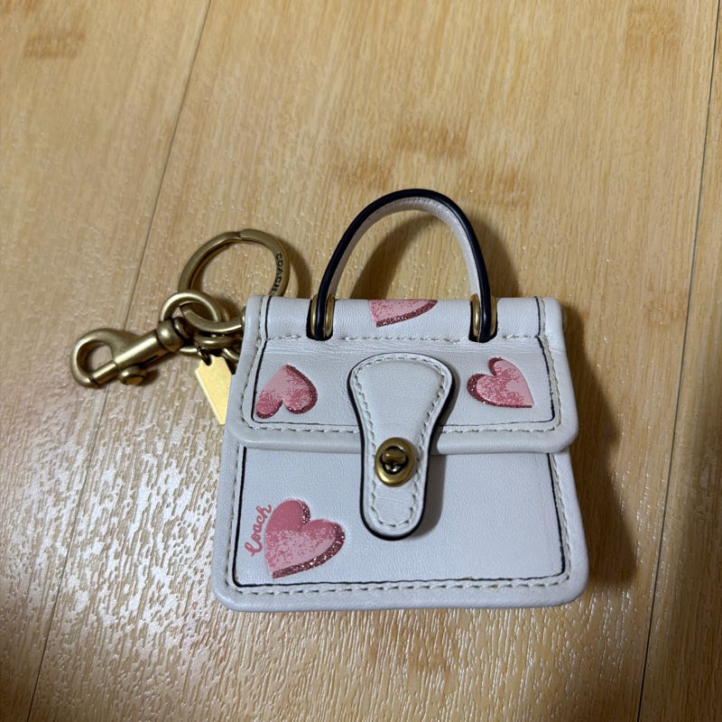 Coach Willis 經典吊飾-白底粉愛心(可當零錢包👛)-5