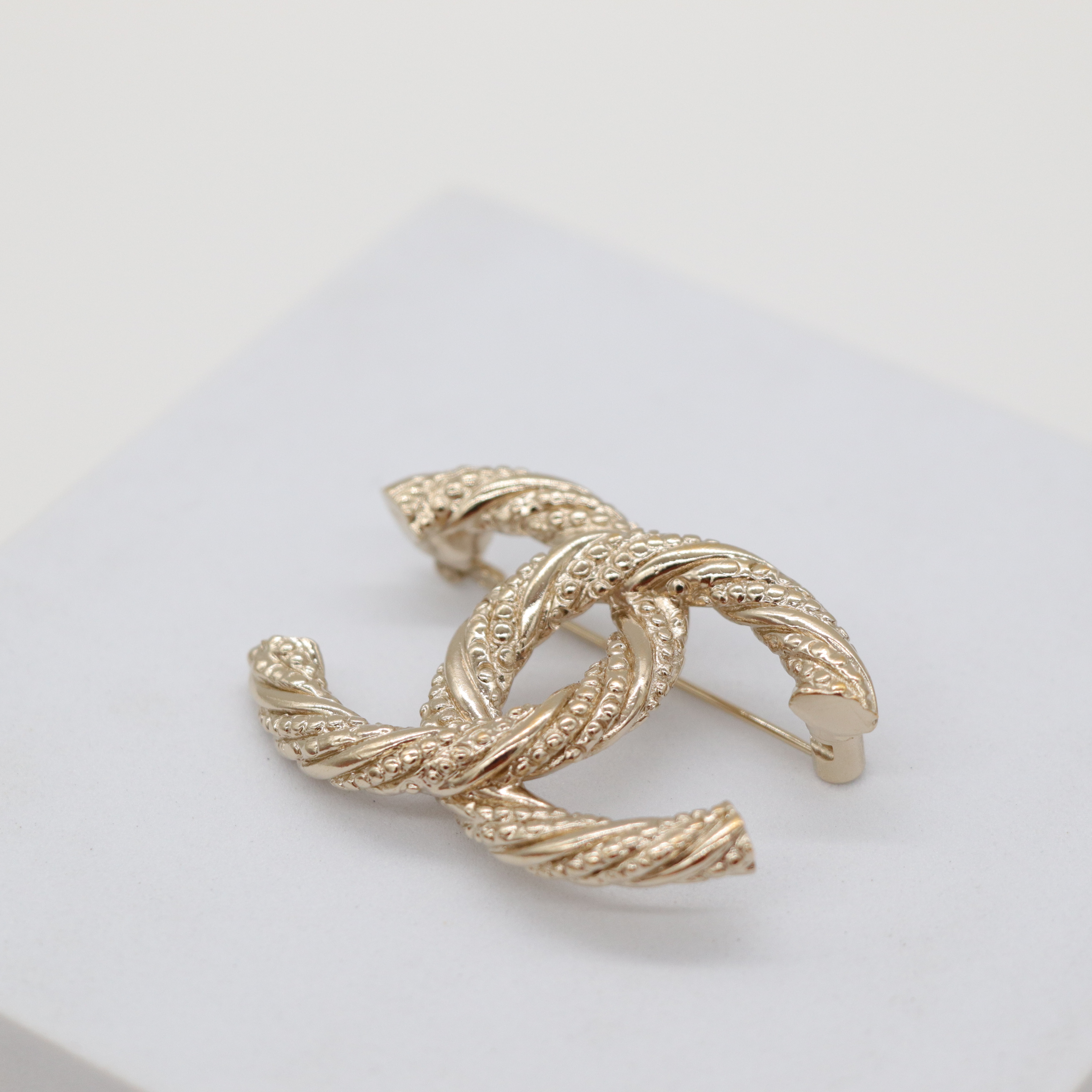 Chanel 香奈兒CC LOGO 金色胸針-1