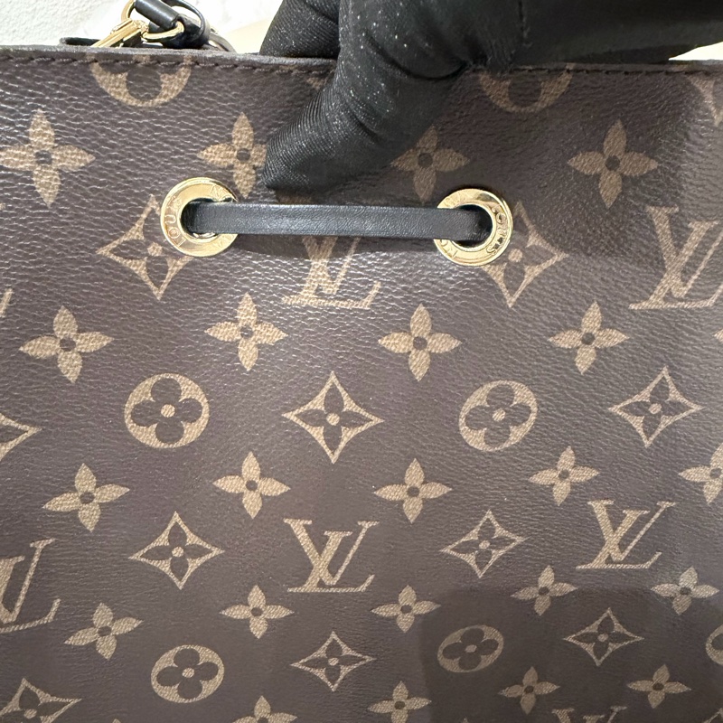 LV/ 黑水桶包-22