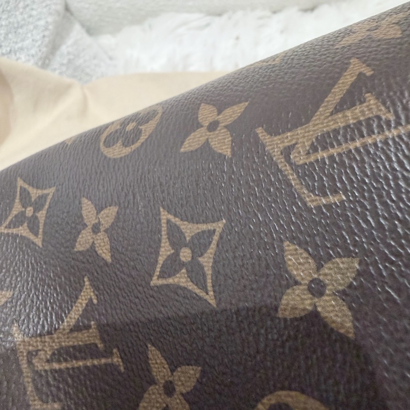 LV/ 黑水桶包-27