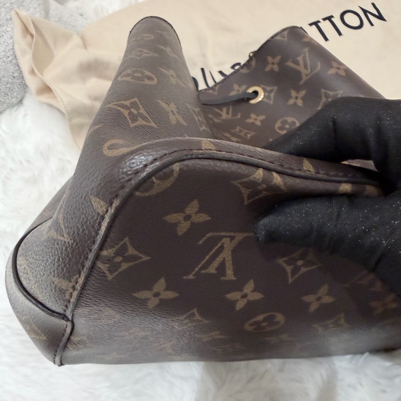 LV/ 黑水桶包-45