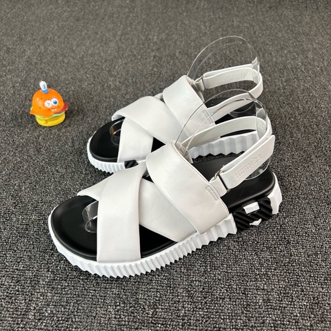 Hermes愛馬仕黑白涼鞋 尺碼：39  男女同款