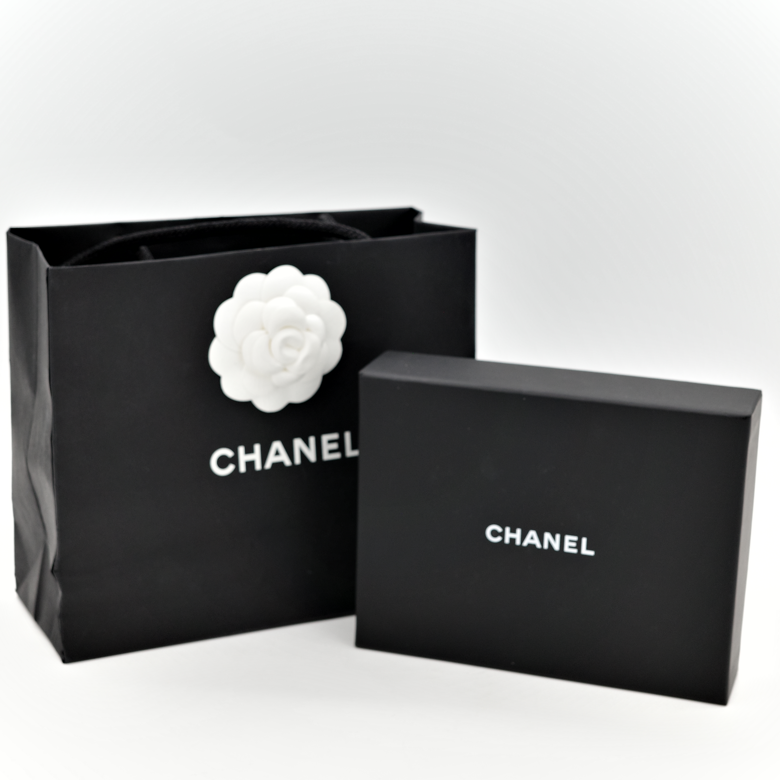 chanel 黑色短夾-14