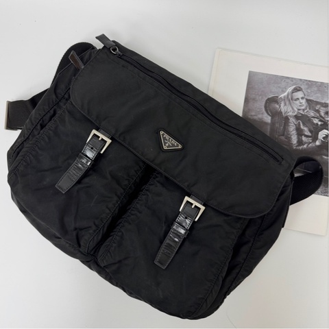 【赫蒂國際精品】 PRADA 經典三角LOGO尼龍翻蓋雙扣中性斜背包/郵差包 中古款vintage