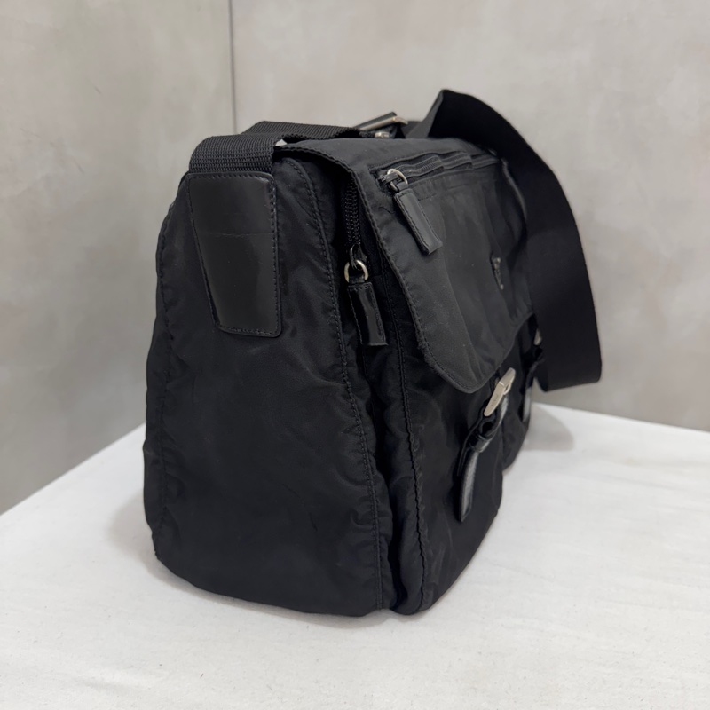 【赫蒂國際精品】 PRADA 經典三角LOGO尼龍翻蓋雙扣中性斜背包/郵差包 中古款vintage-4