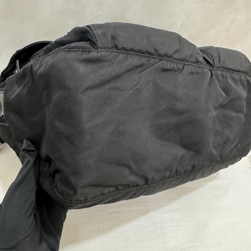 【赫蒂國際精品】 PRADA 經典三角LOGO尼龍翻蓋雙扣中性斜背包/郵差包 中古款vintage-9