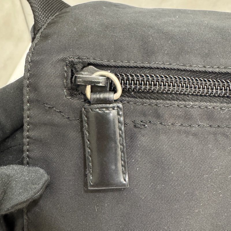 【赫蒂國際精品】 PRADA 經典三角LOGO尼龍翻蓋雙扣中性斜背包/郵差包 中古款vintage-17