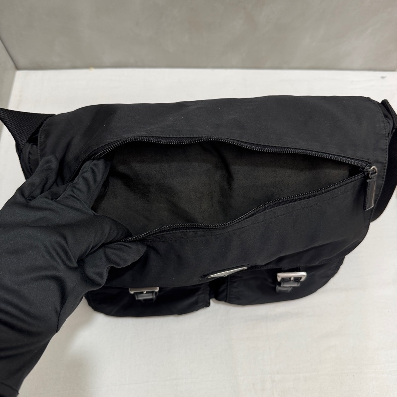 【赫蒂國際精品】 PRADA 經典三角LOGO尼龍翻蓋雙扣中性斜背包/郵差包 中古款vintage-18