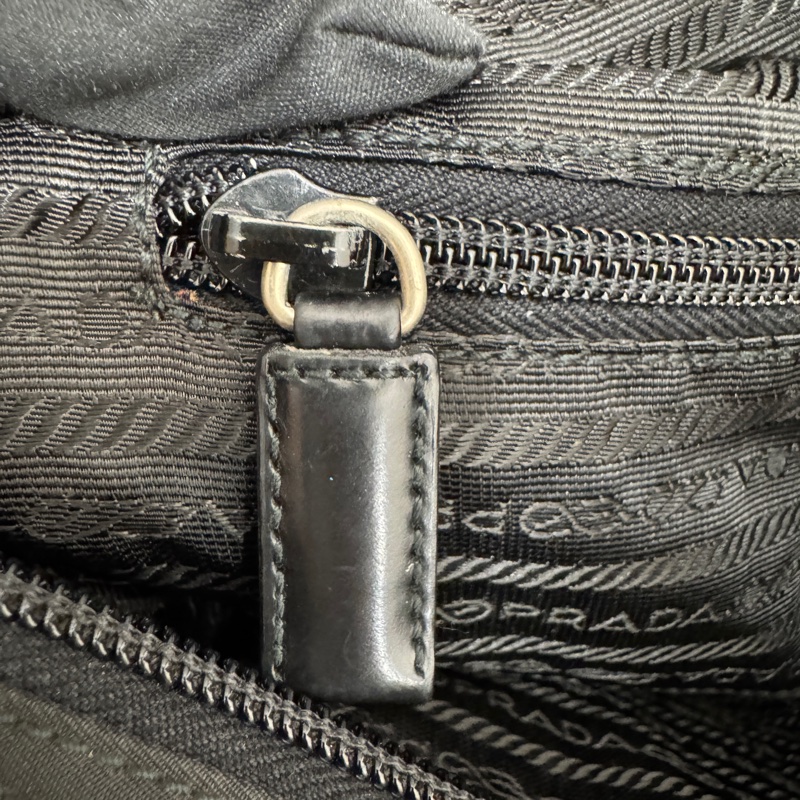 【赫蒂國際精品】 PRADA 經典三角LOGO尼龍翻蓋雙扣中性斜背包/郵差包 中古款vintage-24