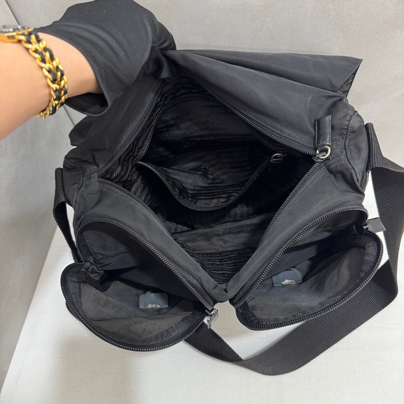 【赫蒂國際精品】 PRADA 經典三角LOGO尼龍翻蓋雙扣中性斜背包/郵差包 中古款vintage-26